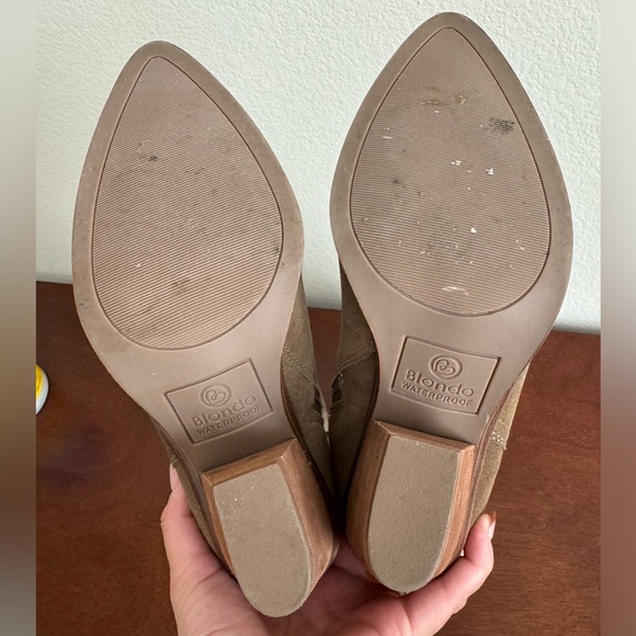 Blondo Waterproof, Willow Taupe Sued , Size 7 - Picture 5 of 6